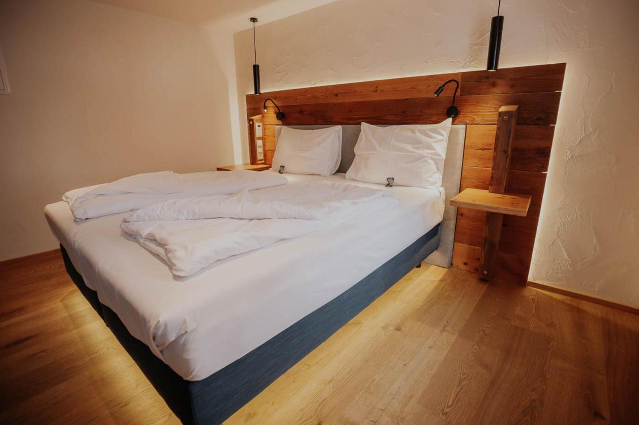 Altstadtmittehotel Sonne 丁克尔斯比尔 外观 照片