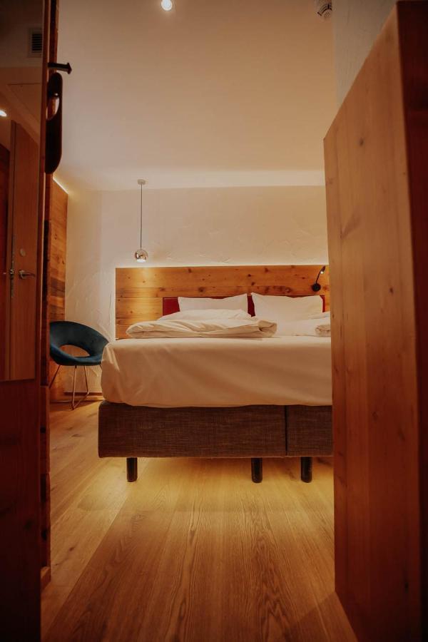 Altstadtmittehotel Sonne 丁克尔斯比尔 外观 照片