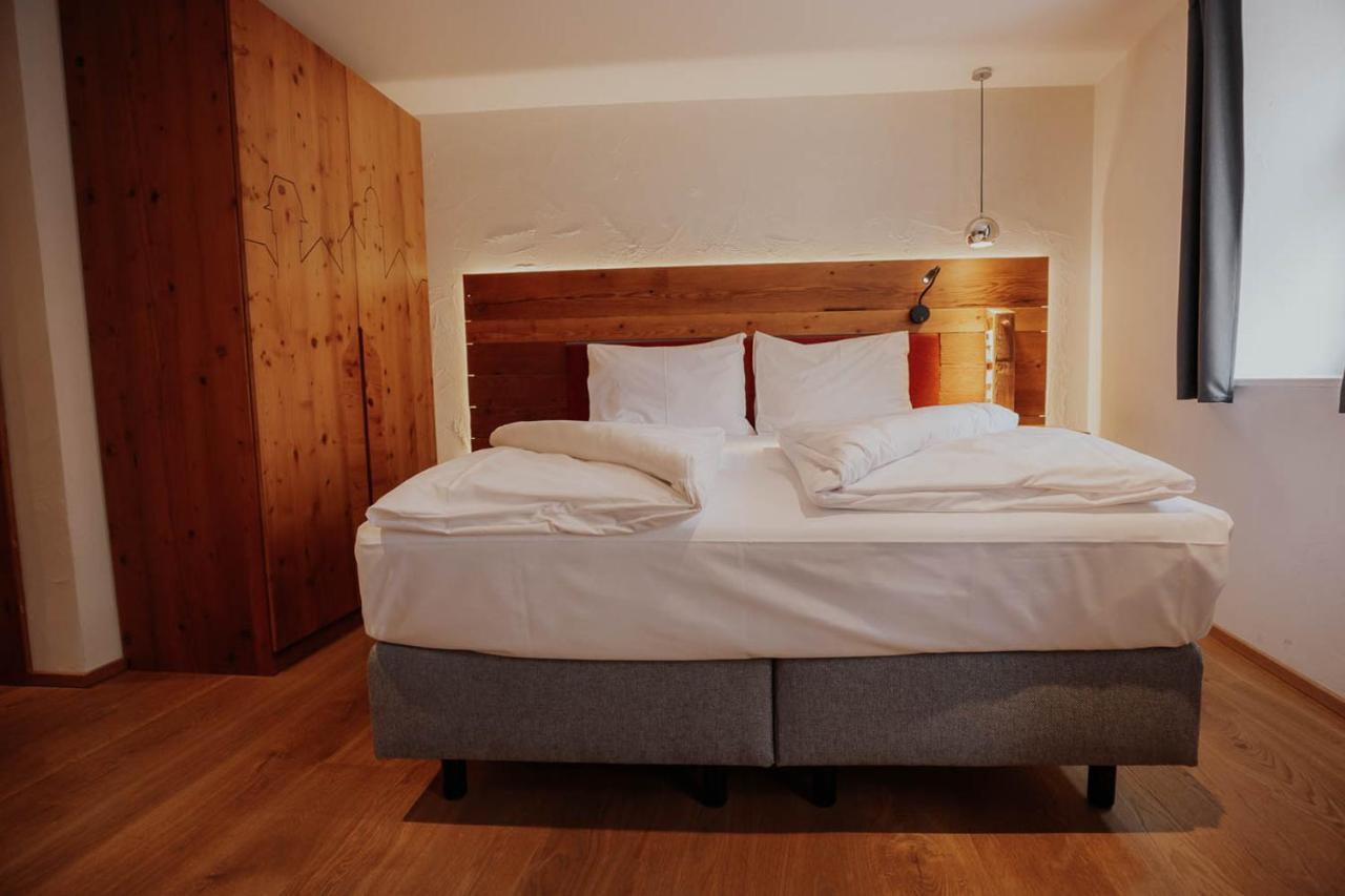 Altstadtmittehotel Sonne 丁克尔斯比尔 外观 照片