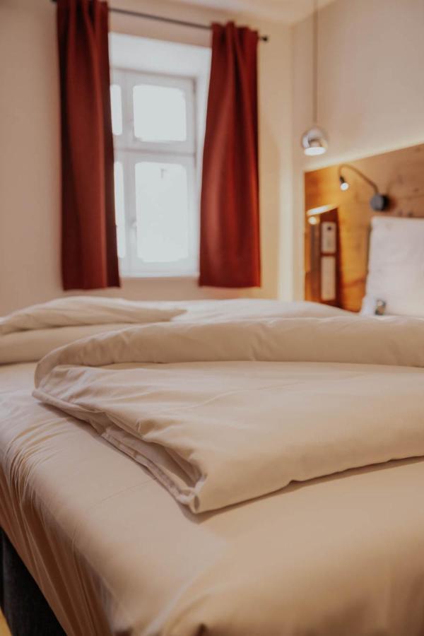 Altstadtmittehotel Sonne 丁克尔斯比尔 外观 照片