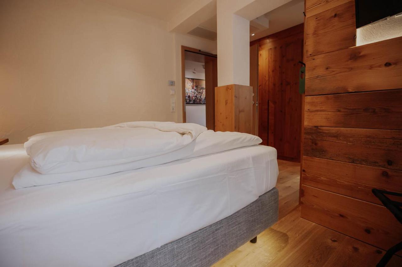Altstadtmittehotel Sonne 丁克尔斯比尔 外观 照片